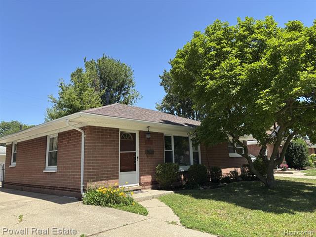 front view picture of 1157 E Dallas Ave, Madison Heights, MI. 48071