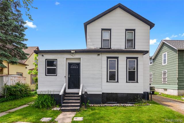 front view picture of 807 N Bond, Saginaw, MI. 48602