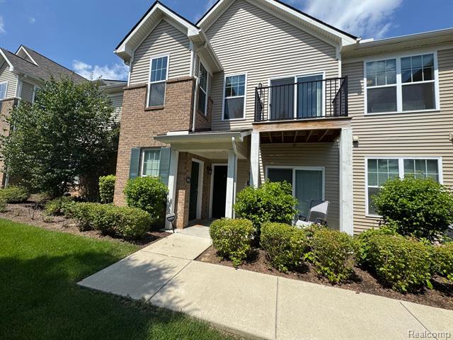front view picture of 9960 Ridge Run, Howell, MI. 48855
