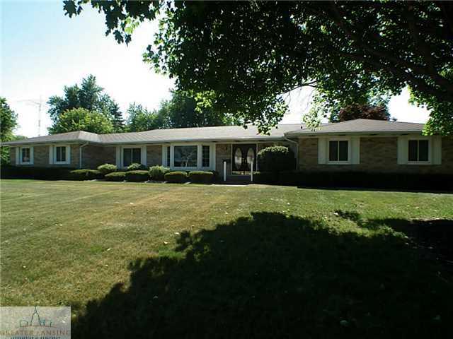front view picture of 2225 Holiday Lane, Lansing, MI. 48917