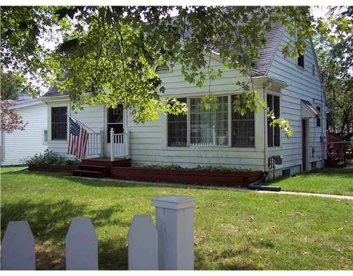 front view picture of 1608 E Haslett Road, East Lansing, MI. 48823