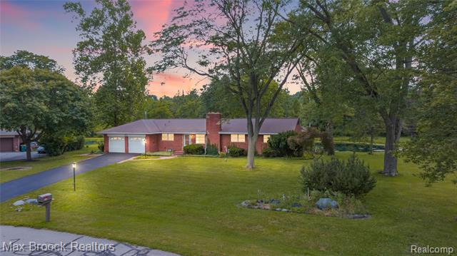 front view picture of 25541 Crystal Spring Ct, Farmington, MI. 48336