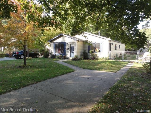 front view picture of 1216 Owana Ave, Royal Oak, MI. 48067