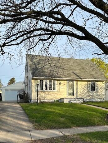 front view picture of 921 Mitchell Avenue, Lansing, MI. 48917