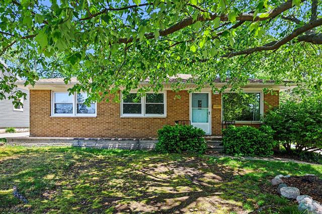 front view picture of 2117 Edwin Place, Lansing, MI. 48911