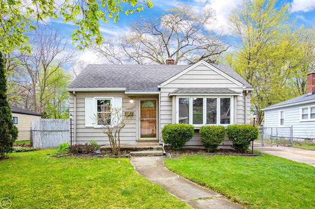 front view picture of 1212 Owana Ave, Royal Oak, MI. 48067