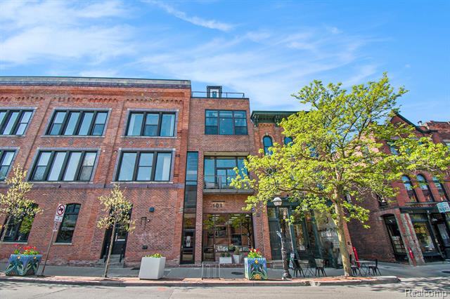 front view picture of 101 Liberty, Ann Arbor, MI. 48104