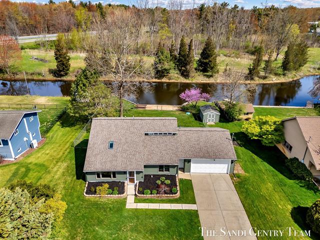 front view picture of 17083 Spahr Street, Spring Lake, MI. 49456