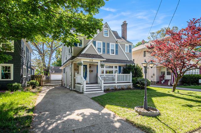 front view picture of 2110 Collegese  Avenue, Grand Rapids, MI. 49507