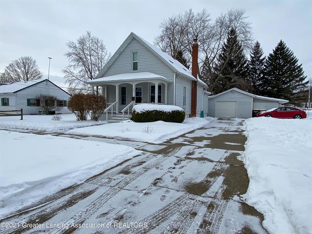front view picture of 302 S Traver, Saint Johns, MI. 48879