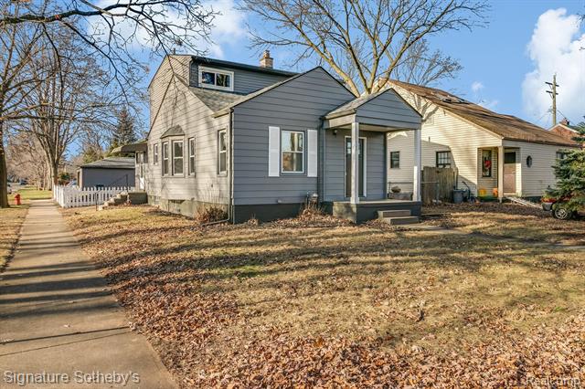 front view picture of 122 Blair Ave, Royal Oak, MI. 48067