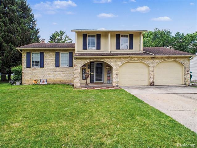 front view picture of 428 Carrie Drive, Flushing, MI. 48433