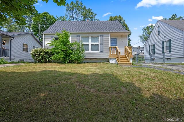 front view picture of 337 Burroughs Avenue, Flint, MI. 48507