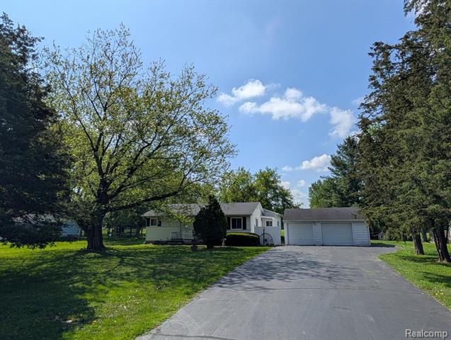 front view picture of 5062 Kendall Drive, Burton, MI. 48509