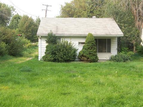 front view picture of 8155 E Coldwater Road, Davison, MI. 48423