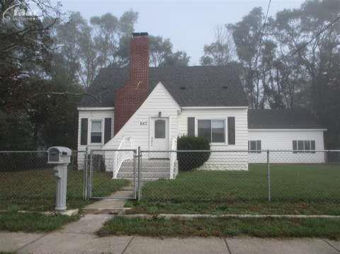 front view picture of 657 Monroe Avenue, Mount Morris, MI. 48458