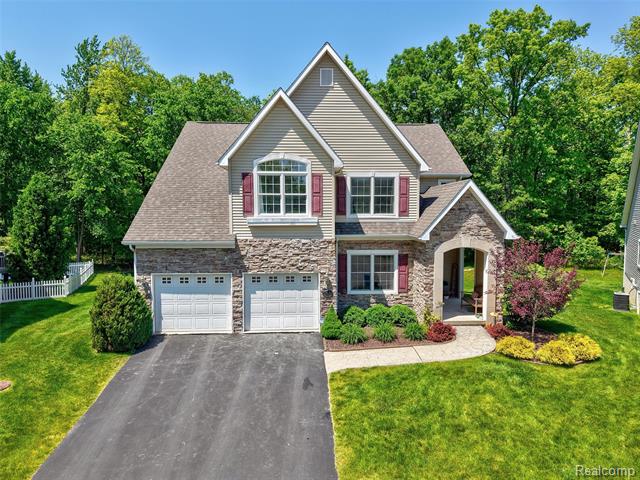 front view picture of 10242 Beacon Court, Grand Blanc, MI. 48439