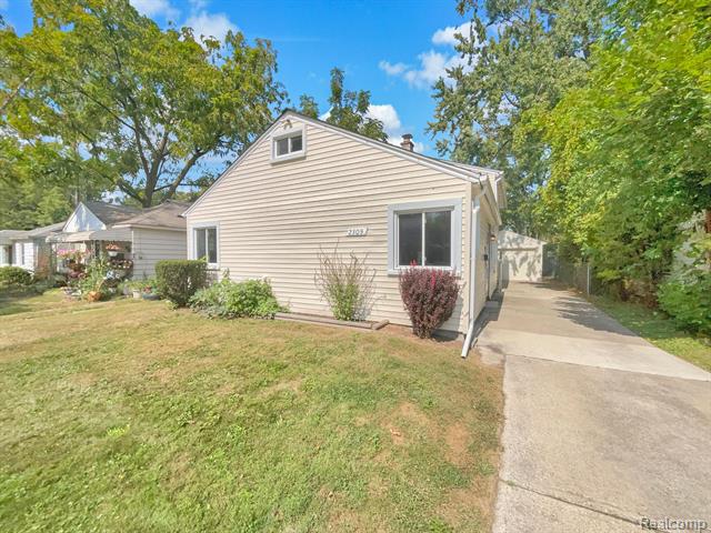 front view picture of 2309 Dallas Ave, Royal Oak, MI. 48067