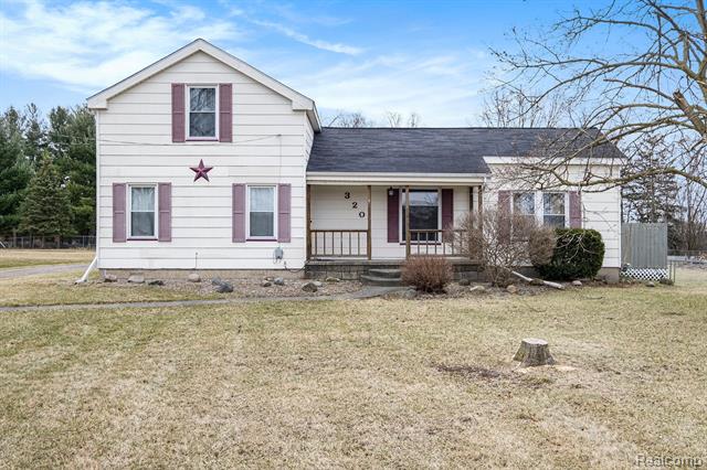 front view picture of 320 Division, Vassar, MI. 48768