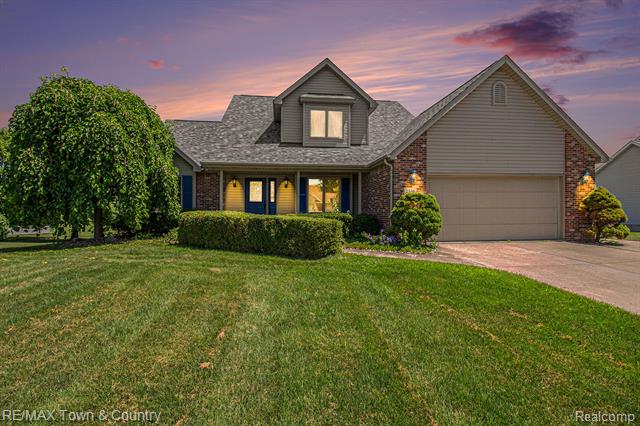 front view picture of 2330 Pebble Creek Drive, Flushing, MI. 48433