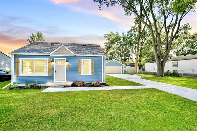 front view picture of 102 E Dallas Ave, Madison Heights, MI. 48071