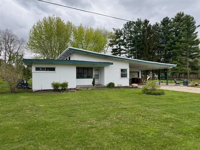 front view picture of 710 E Broad, Chesaning, MI. 48616