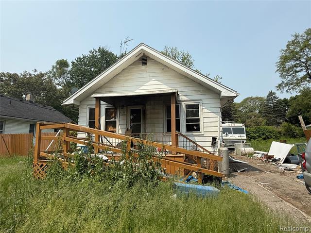 front view picture of 2225 Arlington Avenue, Flint, MI. 48506