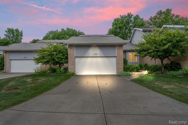 front view picture of 5378 Warwick Trail, Grand Blanc, MI. 48439
