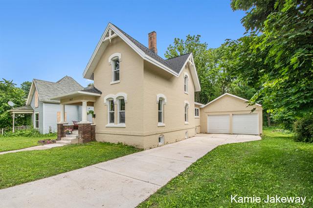 front view picture of 947 W Main Street, Ionia, MI. 48846
