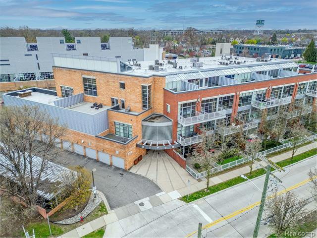 front view picture of 322 E Harrison Ave, Royal Oak, MI. 48067