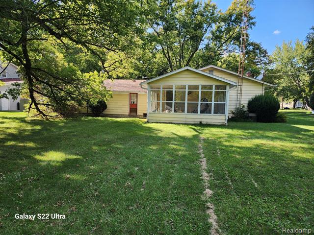 front view picture of 2340 Pineview Court, Flushing, MI. 48433