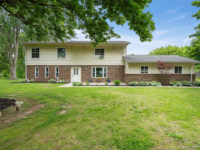 front view picture of 11474 Clairmont Drive, Fenton, MI. 48430