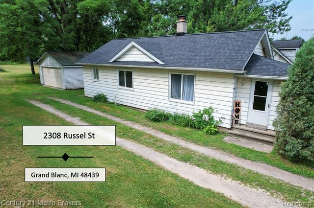 front view picture of 2308 Russell Street, Grand Blanc, MI. 48439