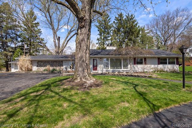 front view picture of 34038 Brittany Dr, Farmington, MI. 48335