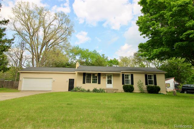 front view picture of 15129 Roach Drive, Linden, MI. 48451
