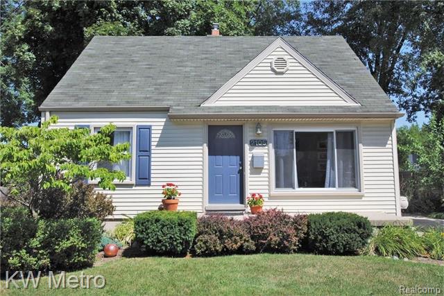 front view picture of 2105 Rowland Ave, Royal Oak, MI. 48067