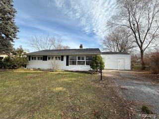 front view picture of 3507 Briarwood Drive, Flint, MI. 48507