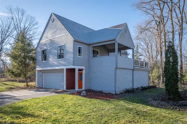 front view picture of 349 Lakesidese  Drive, Grand Rapids, MI. 49506