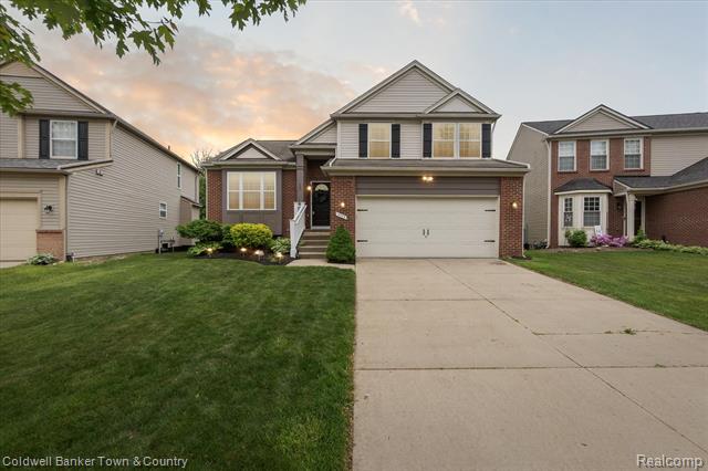front view picture of 1111 Callaway Court, Howell, MI. 48843