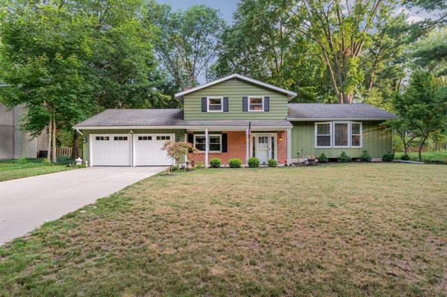 front view picture of 1303 Bayberry Ln, Midland, MI. 48640