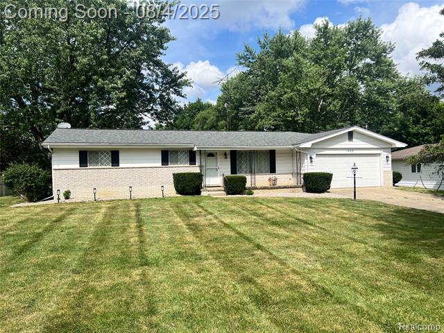 front view picture of 1362 Heathercrest Drive, Flint, MI. 48532
