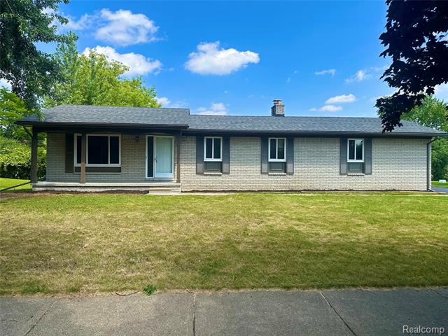 front view picture of 25274 Middlebelt Rd, Farmington, MI. 48336