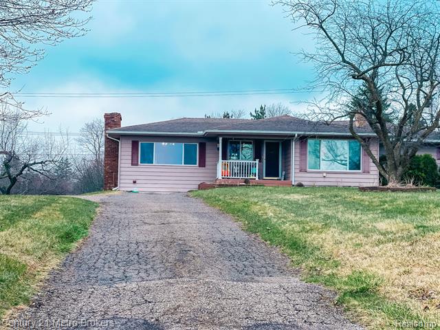 front view picture of 4354 N Lapeer Road, Columbiaville, MI. 48421