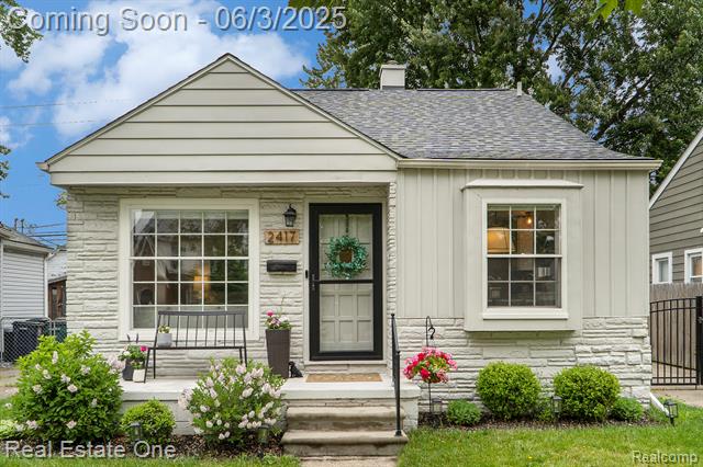 front view picture of 2417 Rowland Ave, Royal Oak, MI. 48067