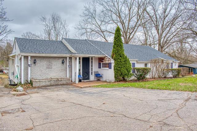 front view picture of 700 N Chipman St., Owosso, MI. 48867
