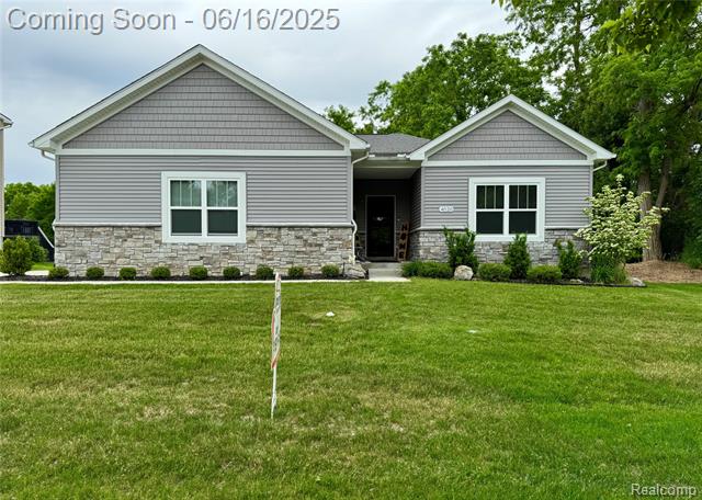 front view picture of 4020 Oak Street, Grand Blanc, MI. 48439