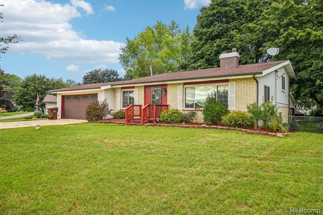 front view picture of 40 Endicott Drive, Howell, MI. 48843