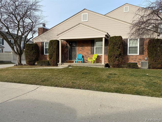 front view picture of 15895 Cambridge Drive, Clinton Township, MI. 48038