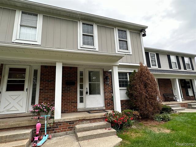 front view picture of 36410 Park Place Drive, Sterling Heights, MI. 48310