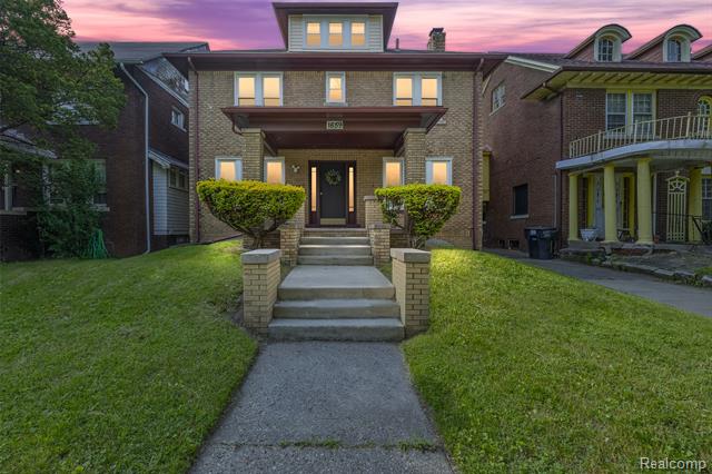front view picture of 1659 Longfellow, Detroit, MI. 48206